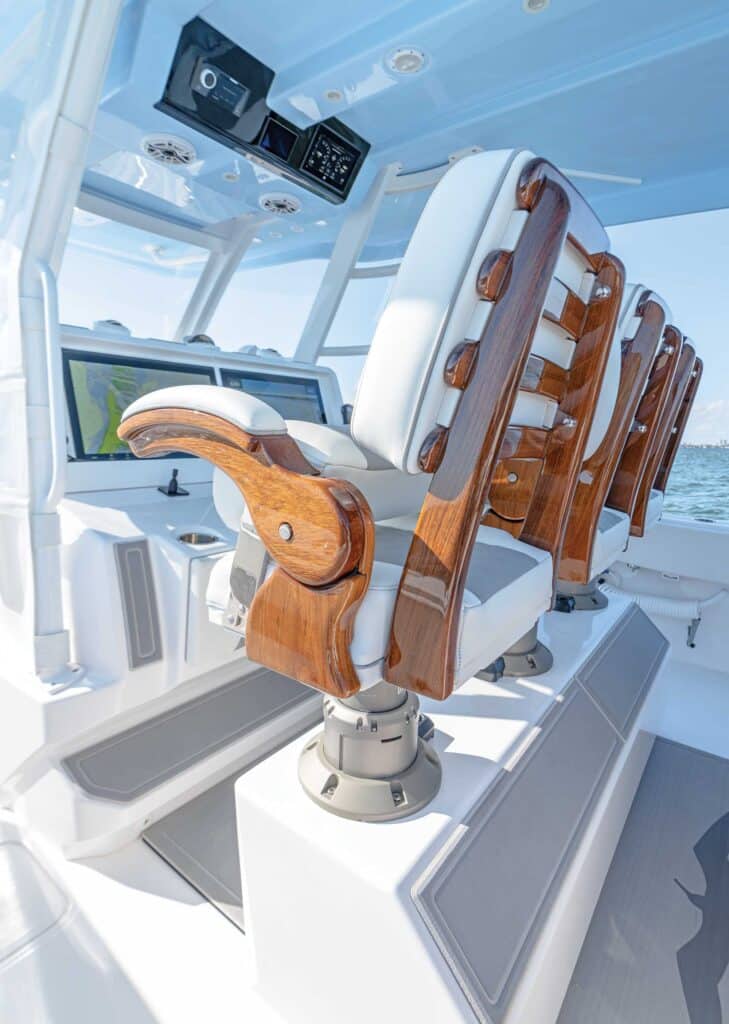 Invincible 43 Open Fisherman helm seats